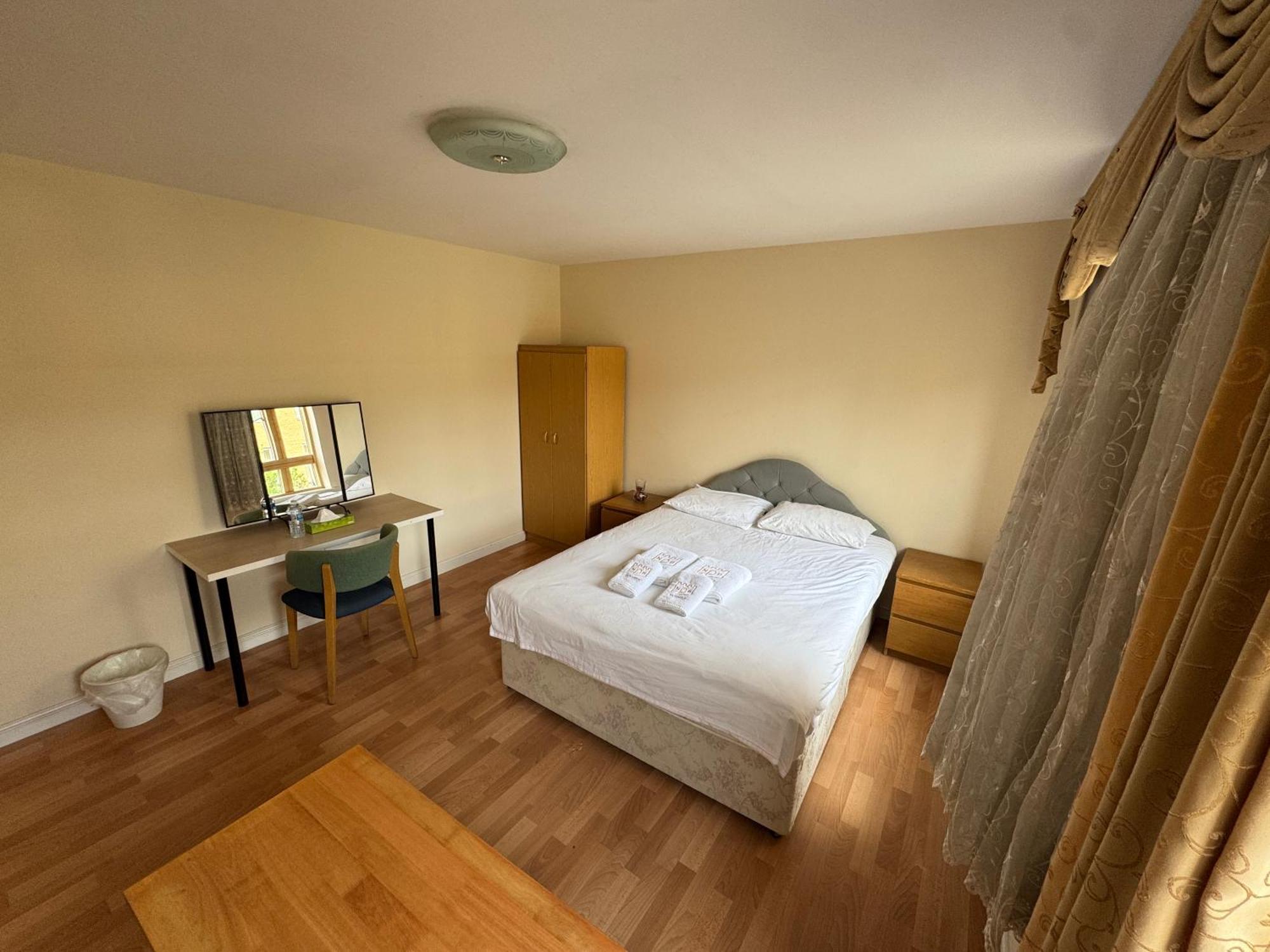 Napcastle Caledonian Park Otel Londra Dış mekan fotoğraf